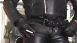 Sexy Leather Black Mature Muscle Scenes