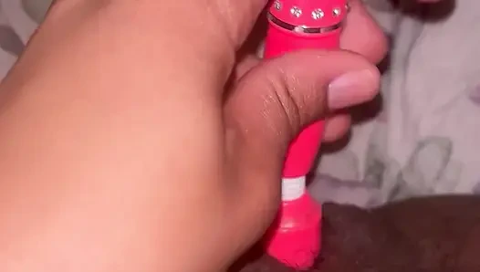 Tonton aku bermain dengan memek hitamku yang gemuk