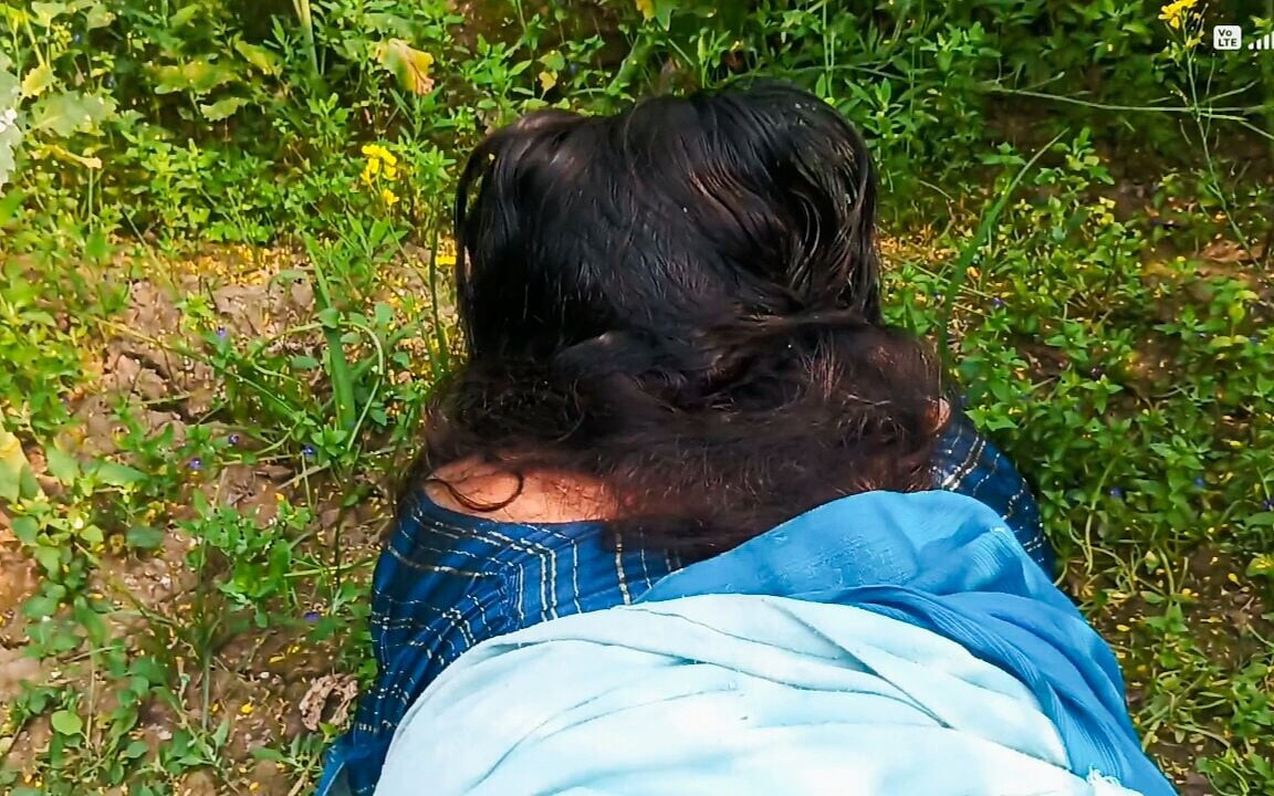 Meri Bhabhi Roj Khet Mein Bulakar Mujhse Chudwati Hai Indian Sex Video