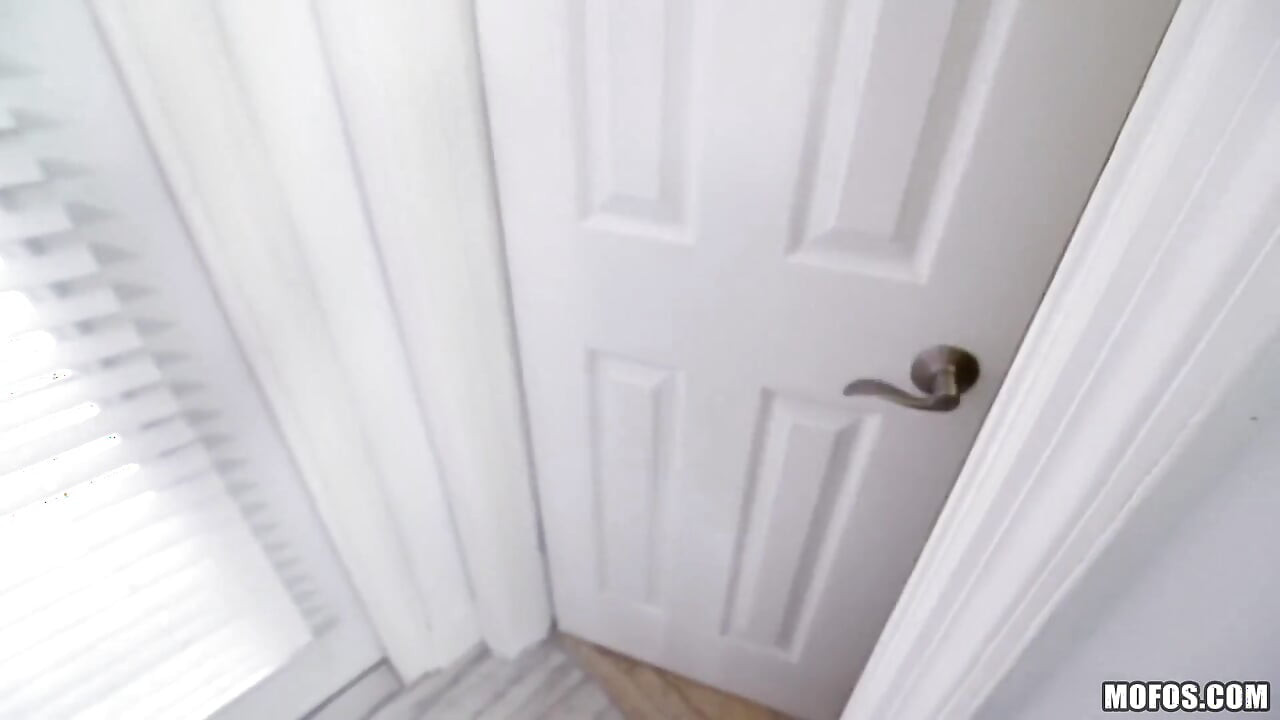 Dont Break Me - Carolina Sweets Her E'xtra Tight Pussy Packed with a Monster Cock