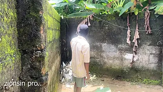 Aku sangat terangsang sehingga saya mengatur kencan bercinta halaman belakang dengan putri tiri bapak kos di halaman belakang kami. Ternyata begitu Lancar.