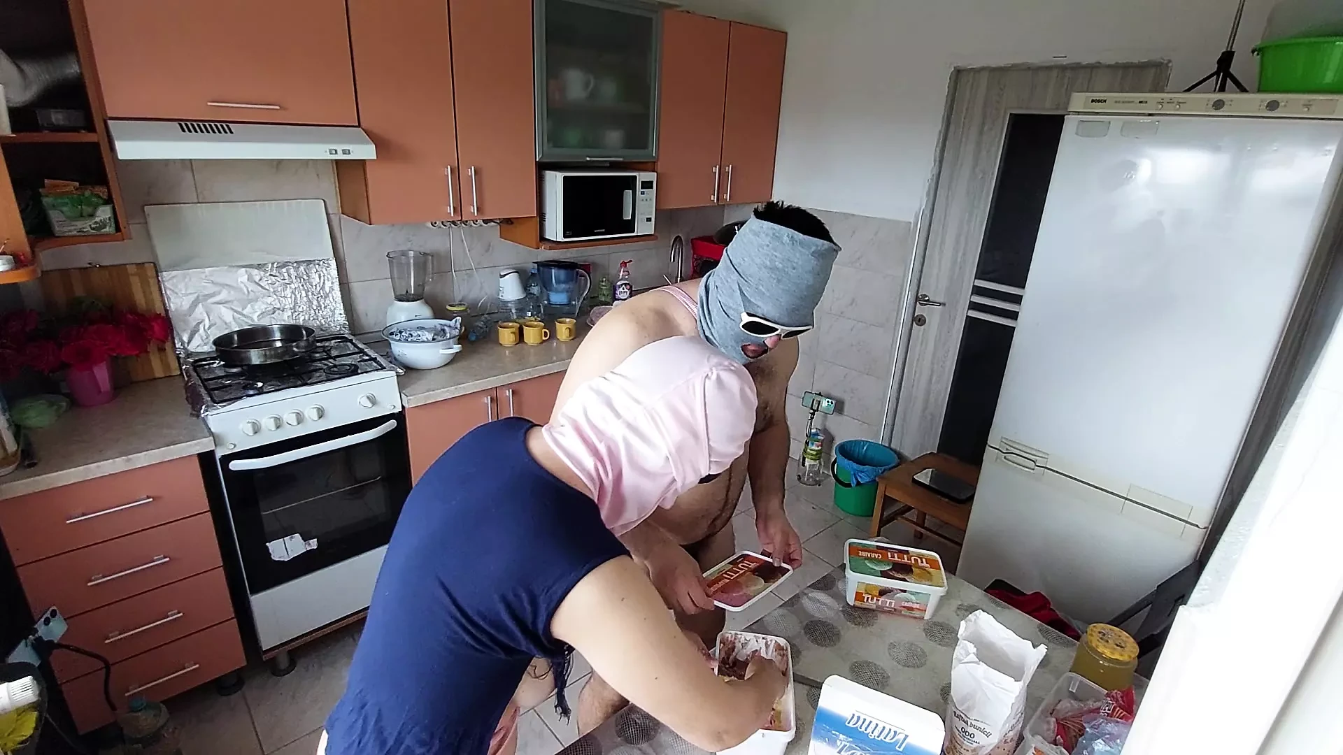 Hot amateur couple having fun in the kitchen. Sexy mom having breakfast in the bedroom, hairy pussy, big tits, big ass.