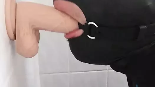 Rüya yarağım azgın ve derinden sakso çekiyor