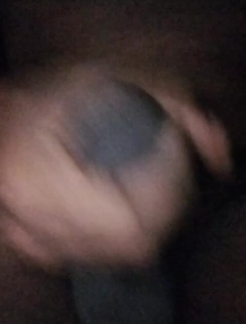 Musterbate ve porno videolar izliyor