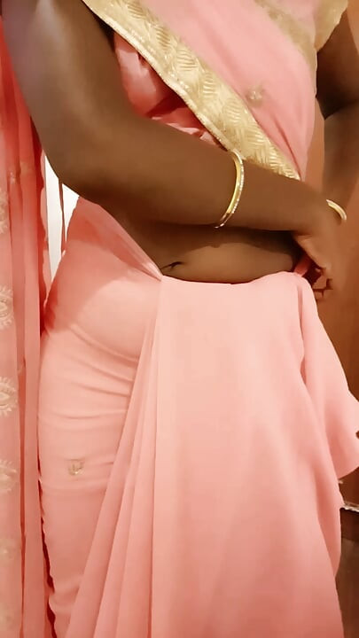 Desi Tamil Wife Renu’s Big Ass & Pussy Teased in Saree Post-hotel - Cuck Films! Indianhotwifex