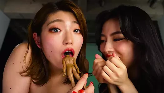 Великанши Haruno и Tsubame наклоняются в своей игрушке... Исследую его как вкусную маленькую тайну