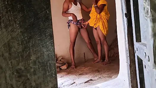 Kayınbiraderi desi yengeyi sikiyor