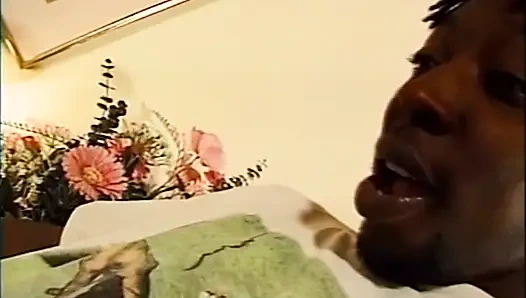 Pelacur itu sangat provokatif