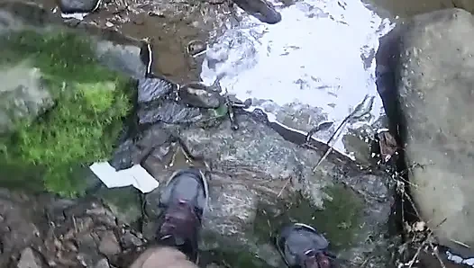 Parkta mastürbasyon yapıyor