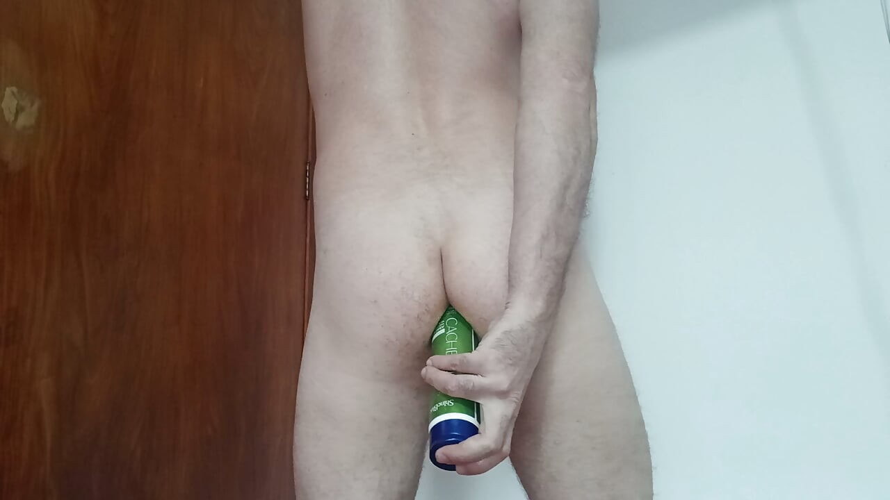 At a friend's house, I gave the ass!
