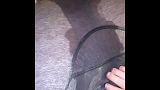 Melancap dengan batang kencing penuh dan kencing bingkap saya