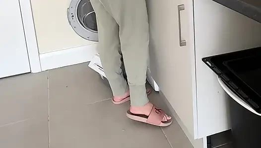 Dishes Vs. Full Bladder… I Lost Control and Piss in Pants