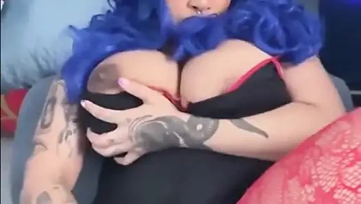 Cewek semok kulit hitam lagi asik muncrat di hari valentinenya