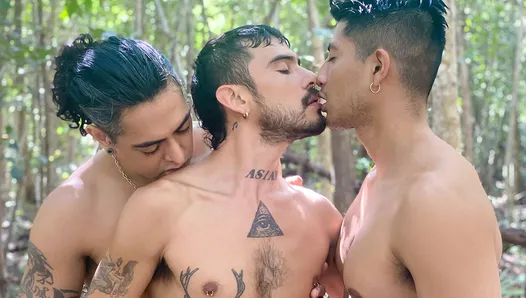 Wild Cancun 3 - Skinny-dipping In The Cenotes Leads To A Raw Threesome - Latin Leche