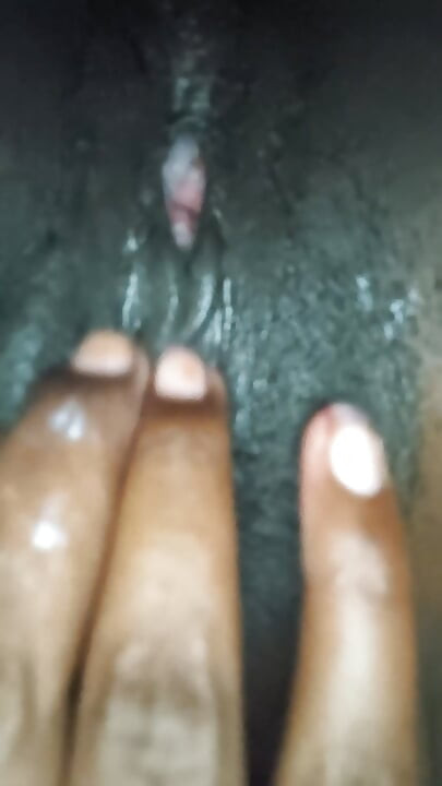 Bathroom me nikala chut se pani