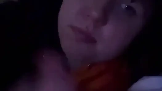 Gadis 18 tahun nyepong di malam hari