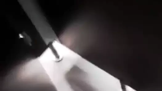 çiş ve boşalmak içinde kamu tuvalet