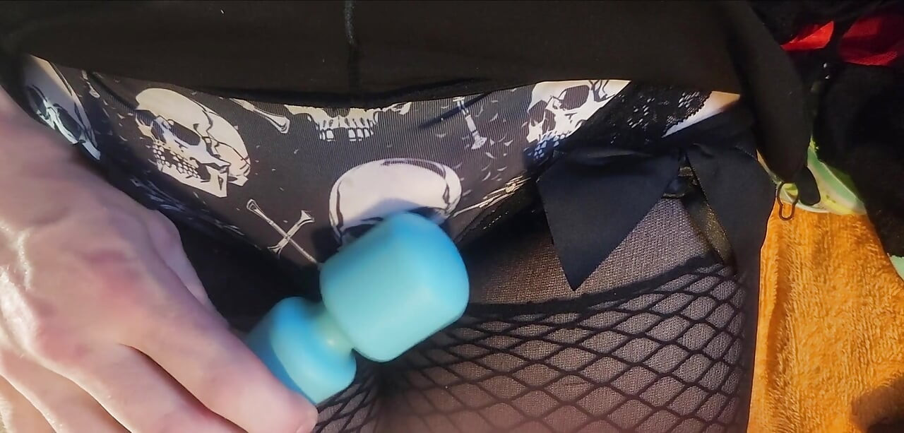 plugged bbw sissy plays with small clitty