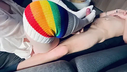 Üvey kardeşimi uzun çoraplarla sockjob yapıyorum