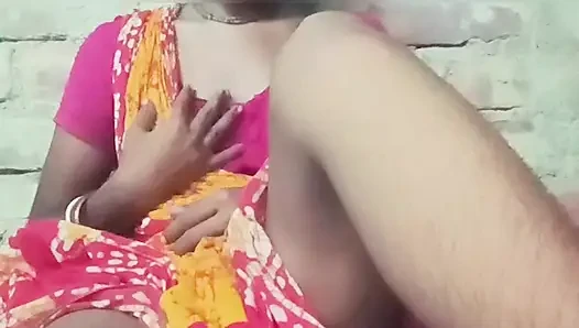 Indische geile hausfrau fingert ihre sahnige rote muschi