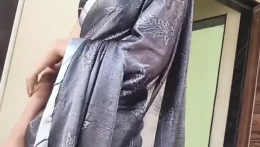 Kakak Ipar India Seksi Shivani Lagi Asik Sama Teman Suaminya Sendiri.