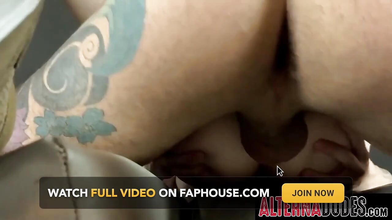 Getatoeëerde Matthew Grande zonder condooms Jamie Ray Twink Hole