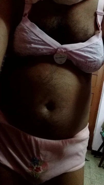 Bra dan panty warna mawar saya