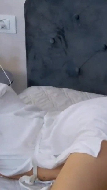 Sehenswerter Moment von "Satin Nights mit HelenWaldorf - Remote Toy necken"