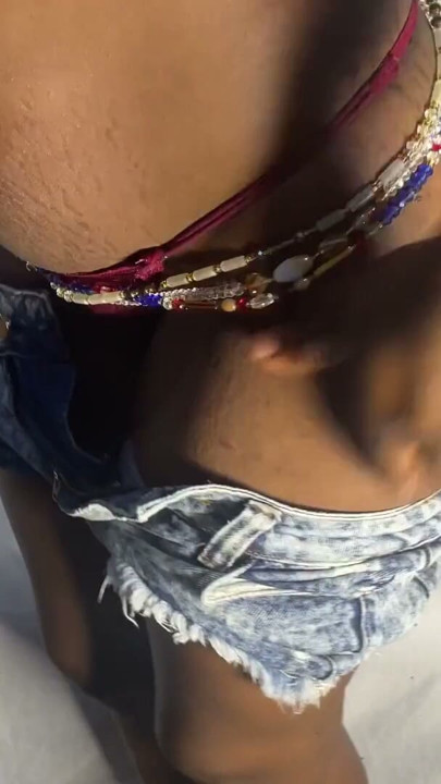 Mi mejor amiga por fin me deja follármela | Clip 1