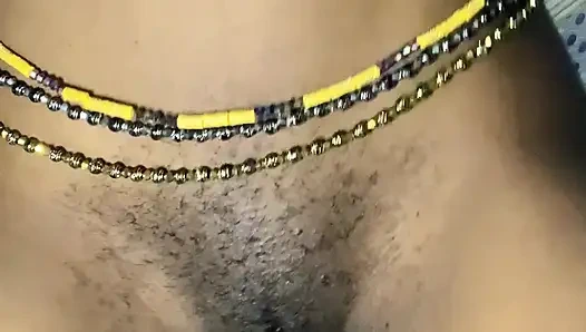 Горячая чернокожая крошка спереди и сзади, вид крупным планом в видео от первого лица