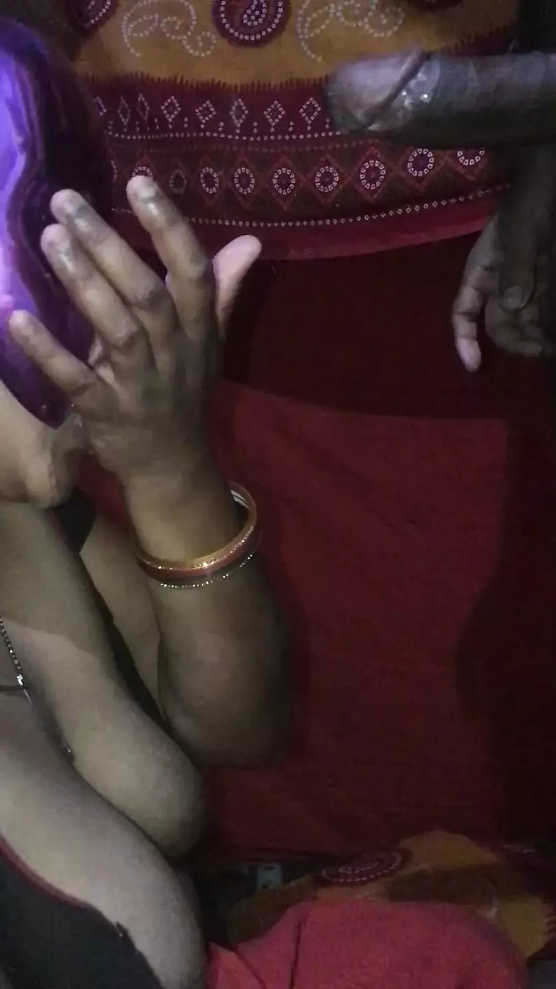 Gaw ki bhabhi ko choot chodna ka kah kar muh ko hi chod diya