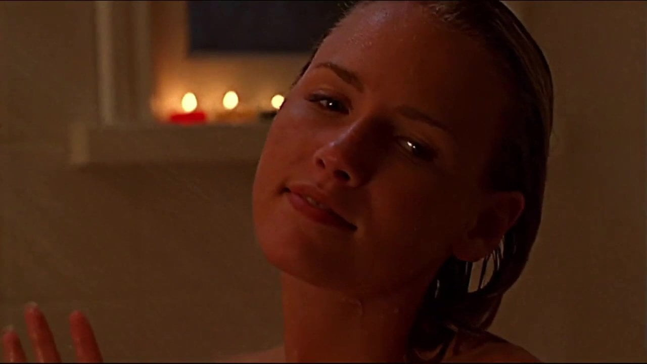 Tania Saulnier: Sexy Shower Girl (Shorter Version)