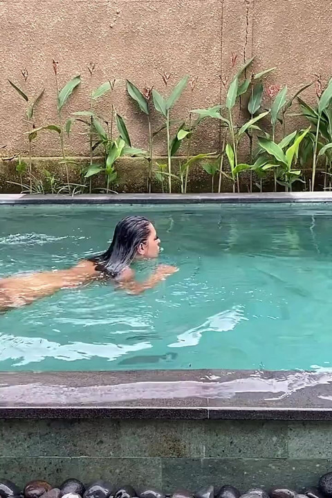Kira Queen’s Massive Tits Bounce as She Orgasms by the Pool!
