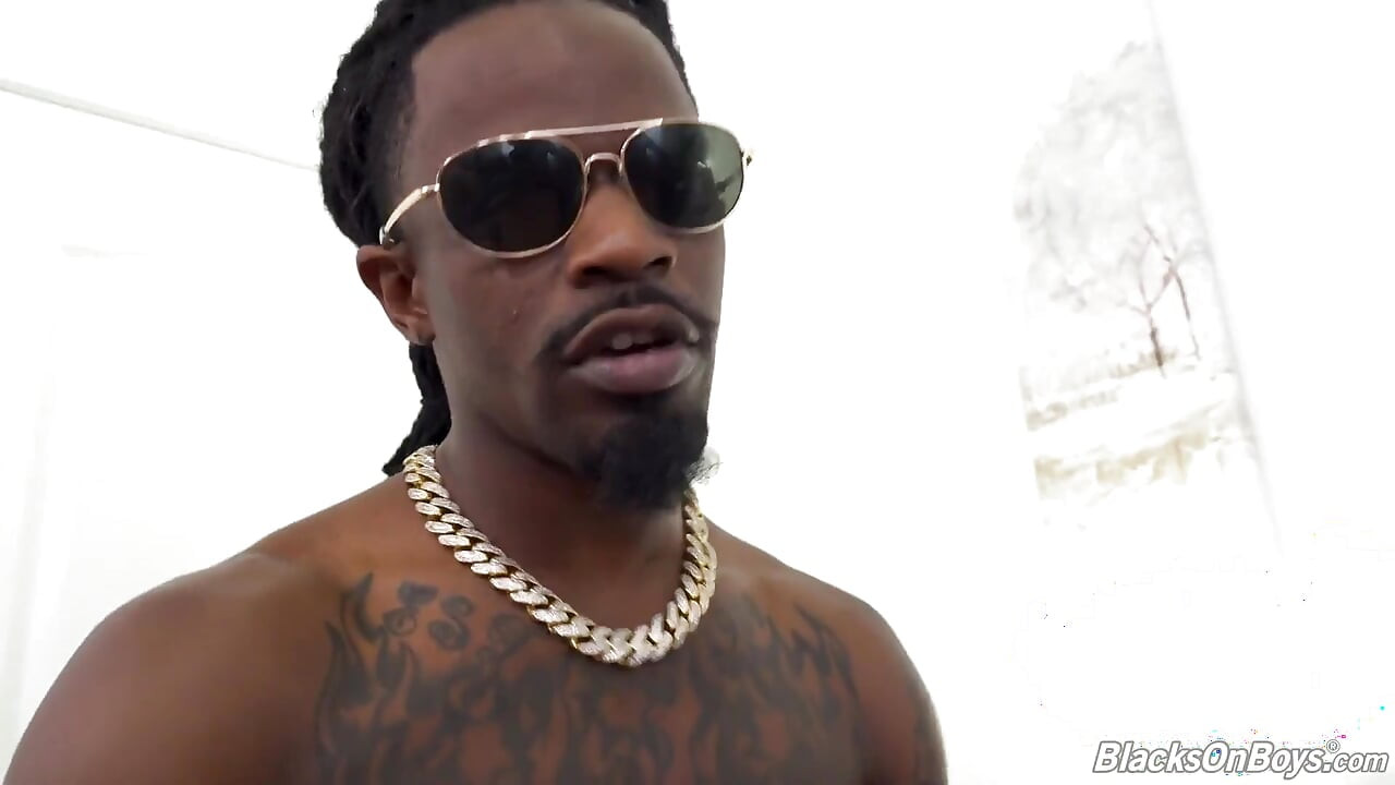 Chandler Scott gay međurasni trojac s Fameom i JJ Lakeom
