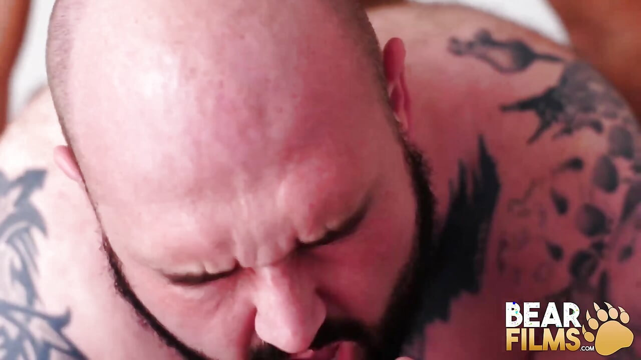 BEARFILMS - Pappa Dave London rå knullar ungen Justin West