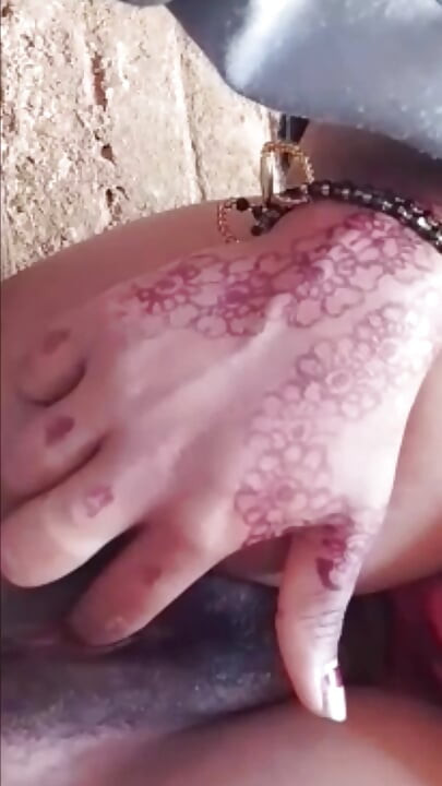 Desi girlfriend ko bola nahate huye video banao bola  outdoor