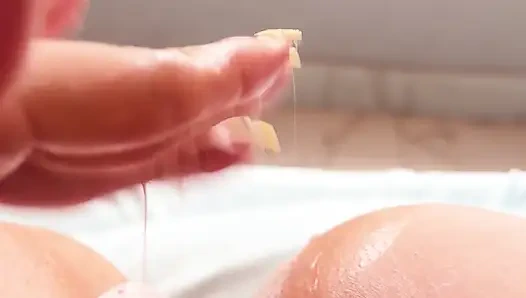 I stayed at a hotel where a super handsome guy greeted me, so I'm going to masturbate thinking about him.