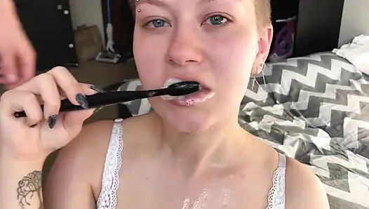 Vilu Vidish чистит зубы порцией спермы