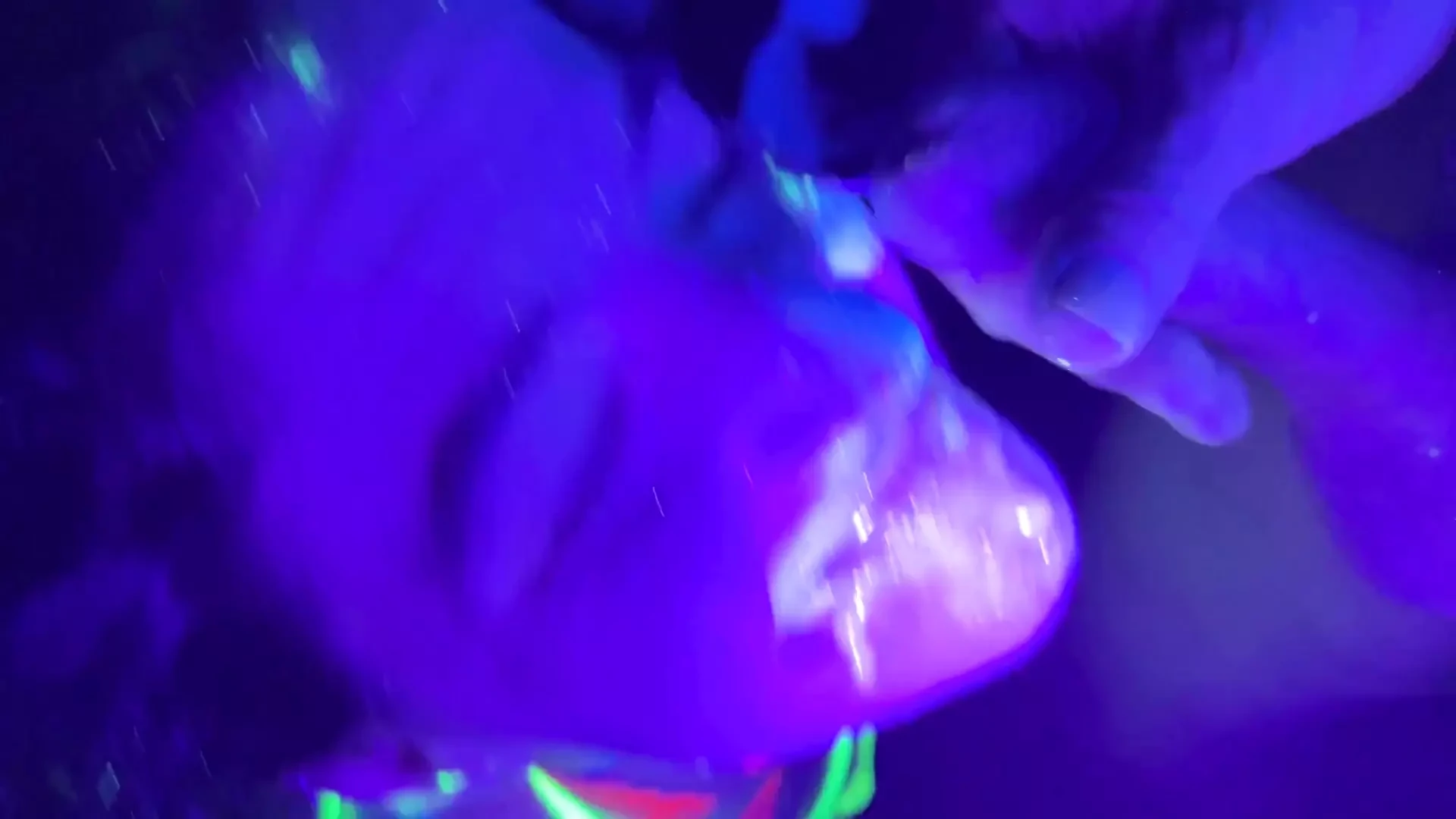 Poora vidiyo - glo parti! viry ki bhookhi rndi ke lie bukake gaingbaing - kliph midiya prodakshns