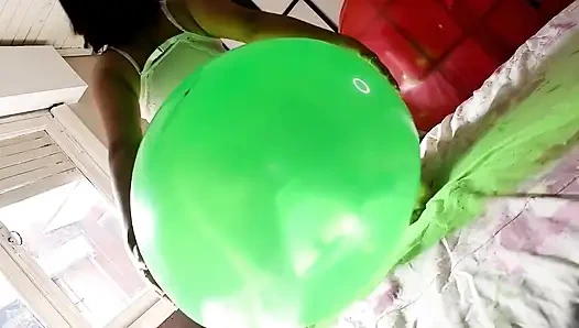 Reiten Sie große Kristallballons bei Morgensonne - Bunny Looner [lowres]