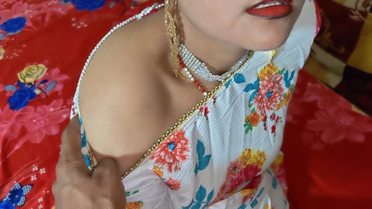 Gadis imut India desi yang cantik disetubuhi oleh saudara iparnya dan dengan audio hindi