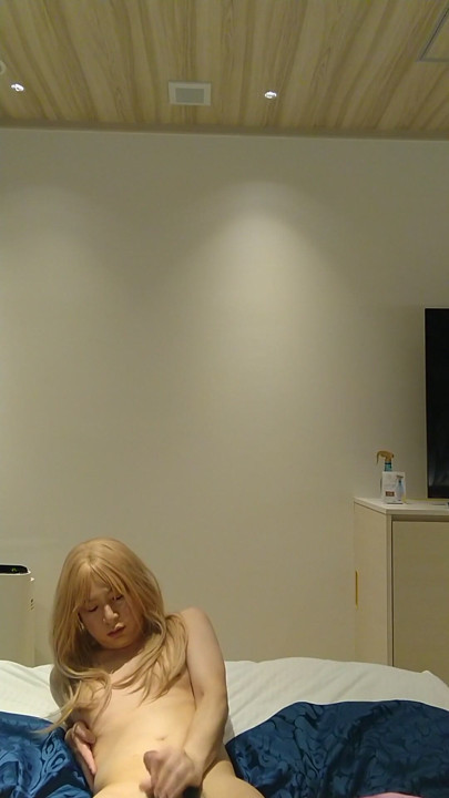 A cross-dressing boy in a tight suit transformed into a leopard print full-body tights and masturbated. | Clip 1
