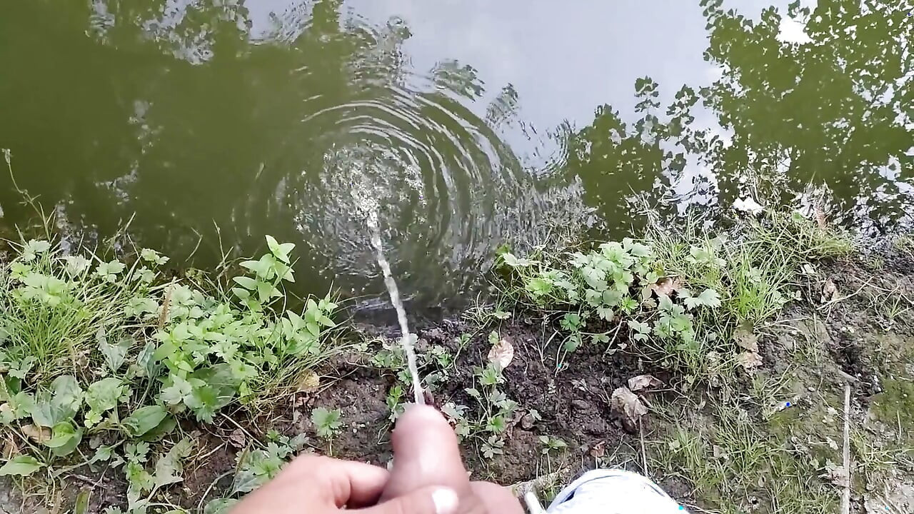 Long Pissing to the Water Makes Water Bubbly