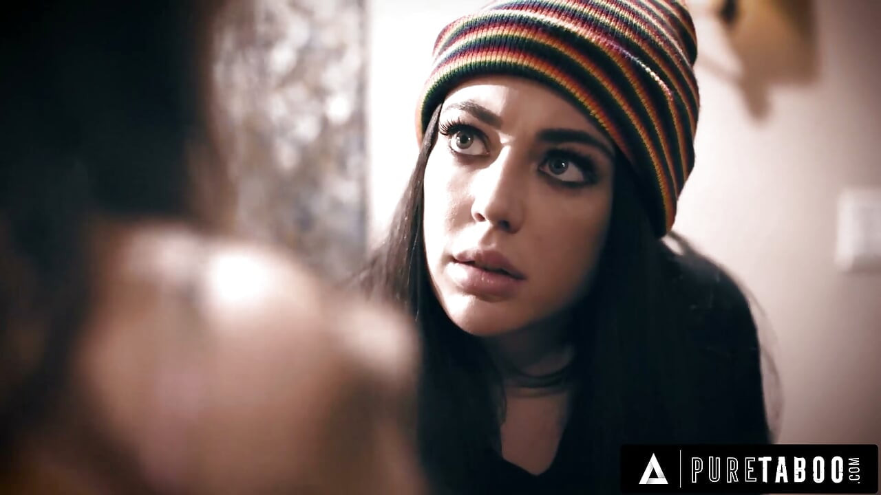 PURE TABOO Paige Owens Xảo Quyệt Lừa Bạn Gái Whitney Wright Để Làm Hài Lòng Bố Dượng Biến Thái Của Mình