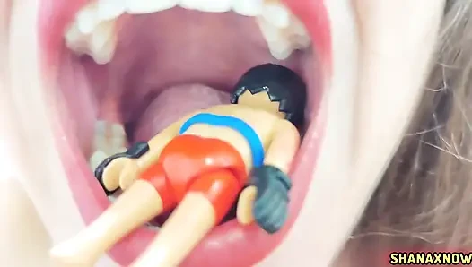 Fetish playmobil figurine uvula dimakan sama cewek raksasa