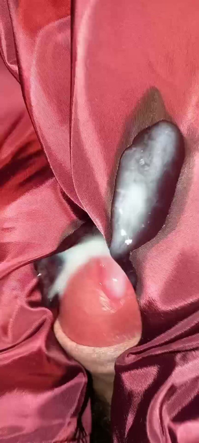 Staining her red coatlining