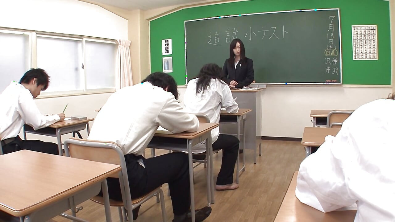 Babe moans as she gets fucked with a dildo then a huge cock