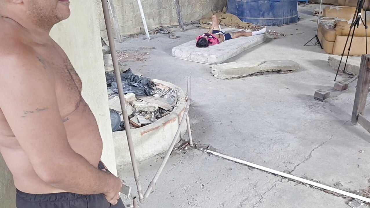 Měla jsem sex s na matraci na terase mého domu