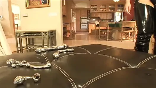 Harika zenci ve zenci gençler canavar sert siyah yaraklarla sikiliyor ve ağızlarına boşalıyor