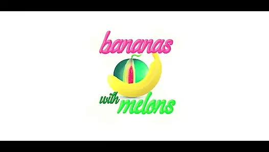 Жаждущими крошками сцена 1: великолепная брюнетка в нижнем белье с большими грудями вводит дилдо на весь путь